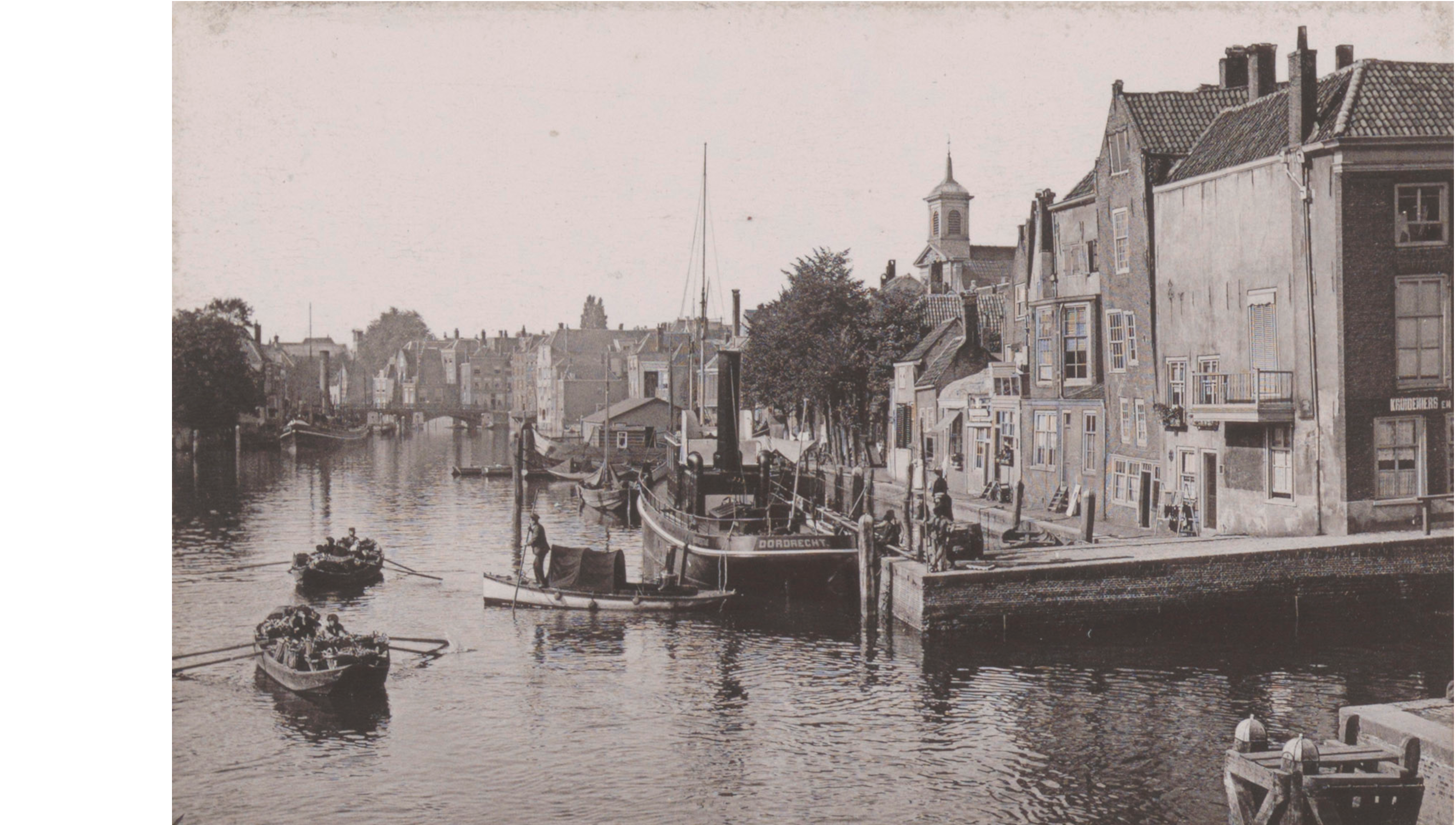 Wijnhaven vanaf de Boombrug richting Nieuwbrug met rechts de Mattenkade