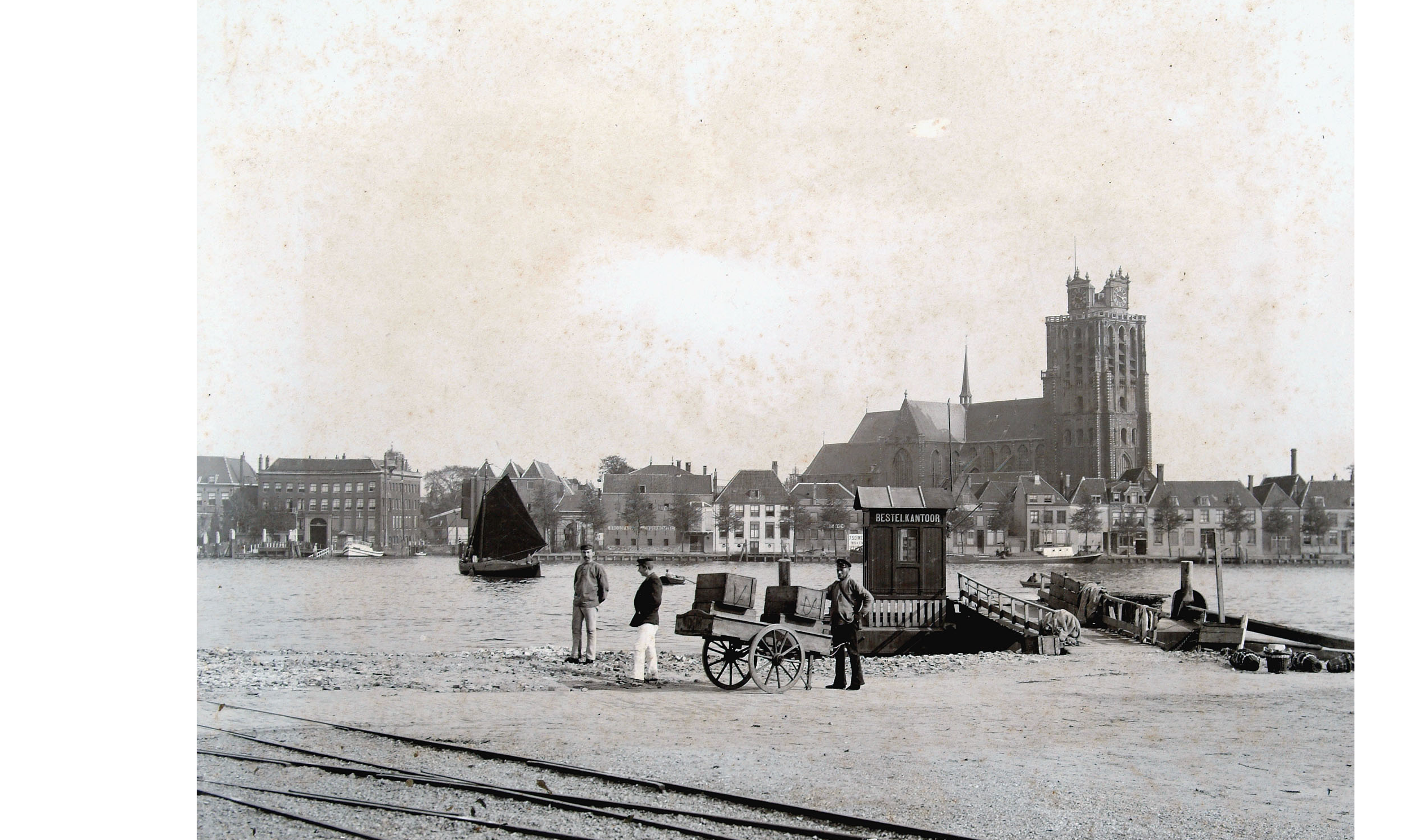 Dordrecht vanaf het Zwijndrechtse veer